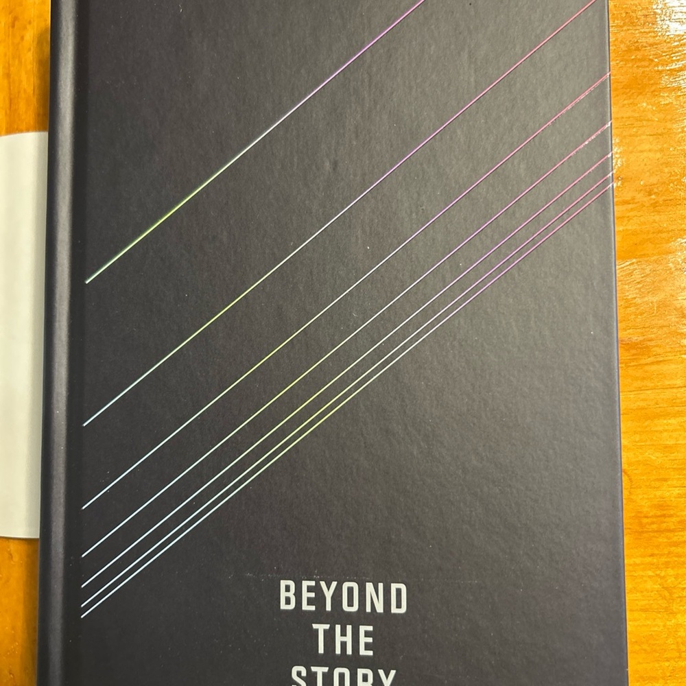 Beyond the Story : 10-Year Record of BTS by Myeongseok Kang and BTS (HC Book) - Picture 10 of 11